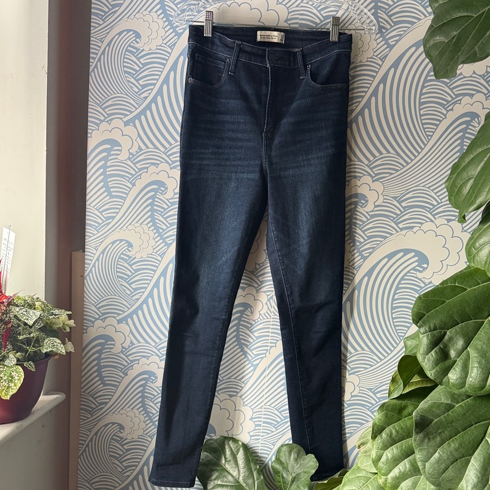 Abercrombie & Fitch size 4 Women's Dark Blue Jeans